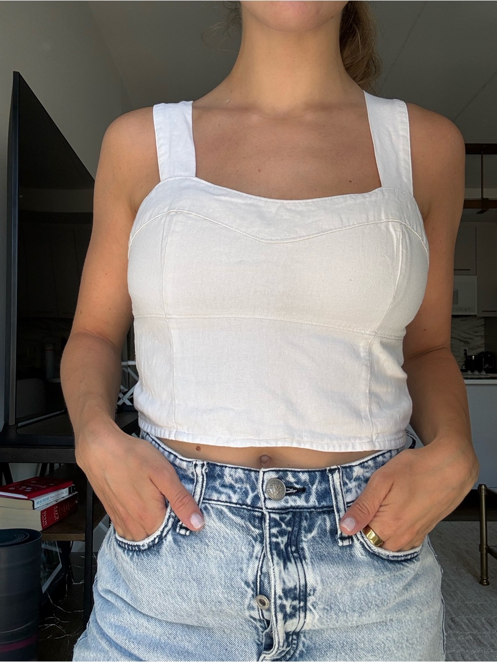 Abercrombie & Fitch White Square-Neck Cropped Tank